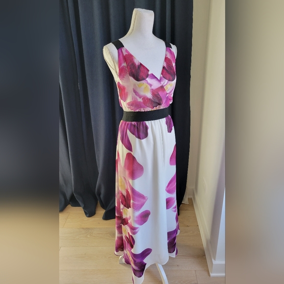 EXPRESS | Floral Maxi Dress - Picture 4 of 13